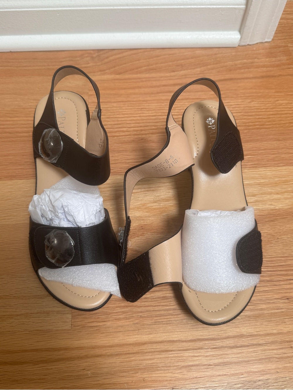Patrizia black sandals with decorative buckle size 5 - Picture 6 of 7